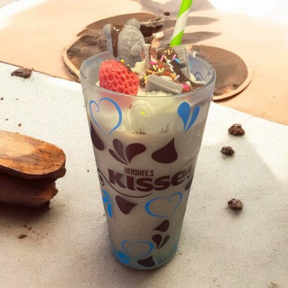 Handcrafted Hershey Inspired Candle 10-ounce - Picture 2 of 4